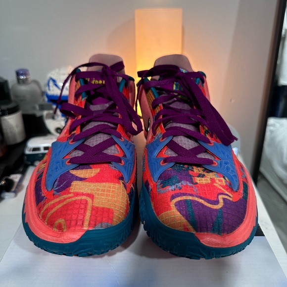 Nike Kyrie 4 Lows 1 World 1 People Size 10.5 - Picture 2 of 6